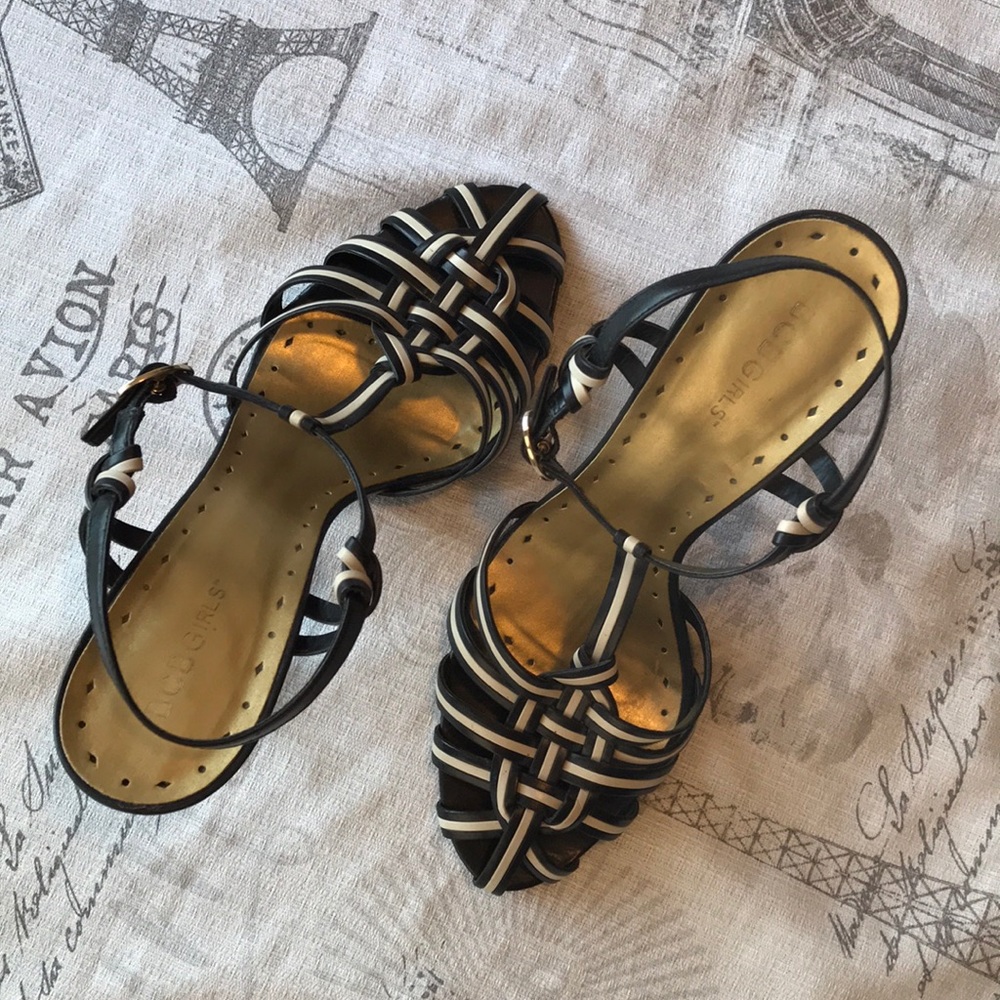 Dress shoes